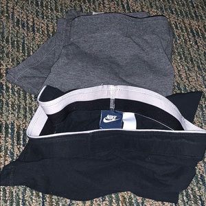 2 pairs of Nike leggings